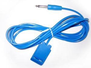 Adaptor cablu cu conector 6.3. Conectaţi placa Monopolar de unică folosinţă şi Electrosurgical unitate